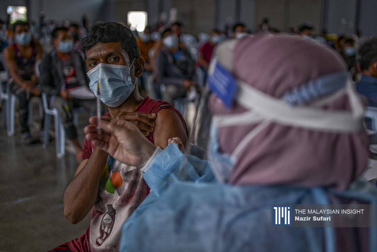 msianinsight's tweet photo. #PBSM merupakan organisasi pertama yang diberi mandat untuk memberi vaksinasi kepada pekerja asing.
โKami akan memvaksin semua pekerja tanpa mengira status. Kamu mahu pastikan semua yang berada di sekeliling kita selamat." - PBSM
Jurugambar: Nazir Sufari
#tmigallery https://t.co/nUOodygZGB
