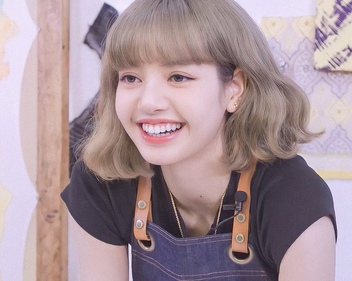 lisa pics fan account tweet media