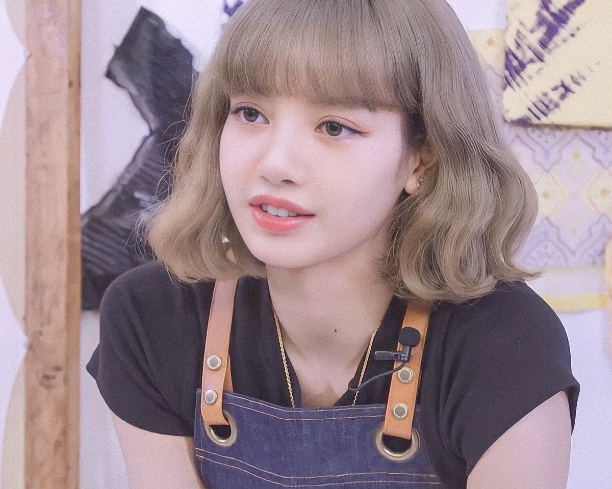 lisa pics fan account tweet media