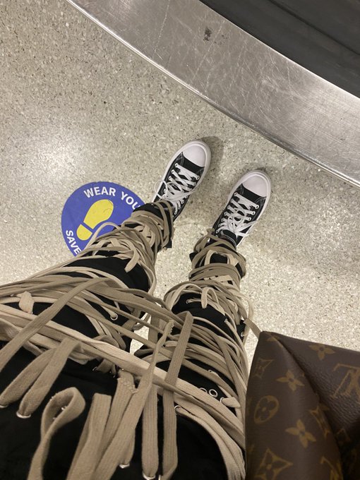 Airport security told me to never come back wearing these pants ? https://t.co/4fFnBLL5UH