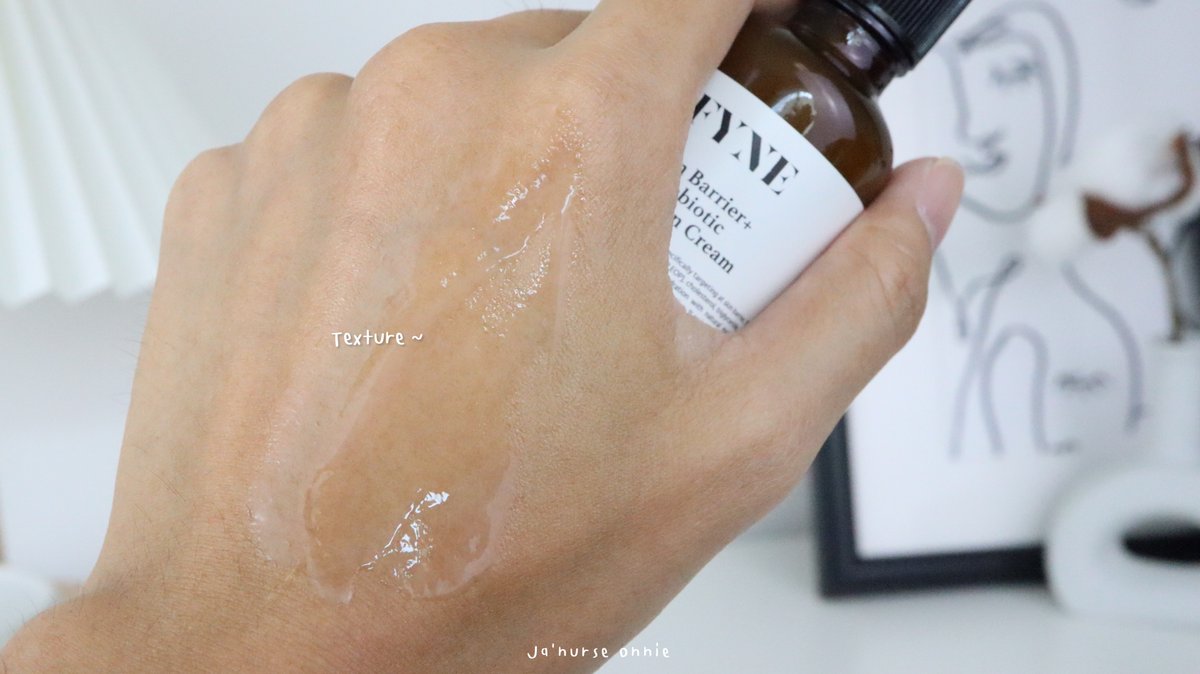 nursejk_'s tweet image. แวะมาป้ายยากับ Skin Barrier+ Prebiotic Serum in Cream แบรนด์ @fyneofficial ตัวนี้เน้นช่วยในเรื่องเติมความชุ่มชื้น ปลอมประโลมผิว พร้อมทั้งเสริมความแข็งแรงของเกราะป้องกันผิวด้วยนะ ปราศจากแอลกอฮอล์ พาราเบน ผิวแพ้ง่ายใช้ได้แน่นอน เนื้อเกลี่ยง่ายมาก ไม่เหนียวผิวเลย #ใช้ดีบอกต่อ