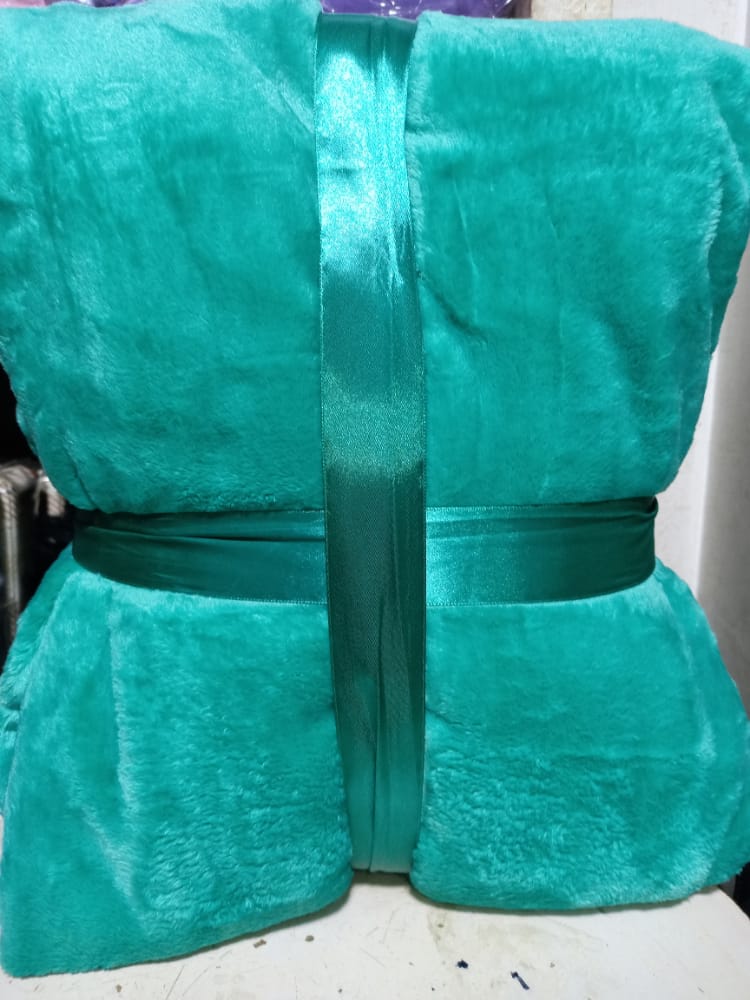 lookyglam's tweet photo. Super Soft Warm   cotton/fleece blanket
🦋 Size:152cm x 203cm
🦋Features: Easy care,soft,luxury throw for sofa &amp; bed
📌 Price: kshs 2400/=
☎️0722314001, Order today 

#mondaythoughts #worldvodkaday #Whitemoney #Curfew South B Client 13173 #PandoraLeaks https://t.co/LT39zYXFfK