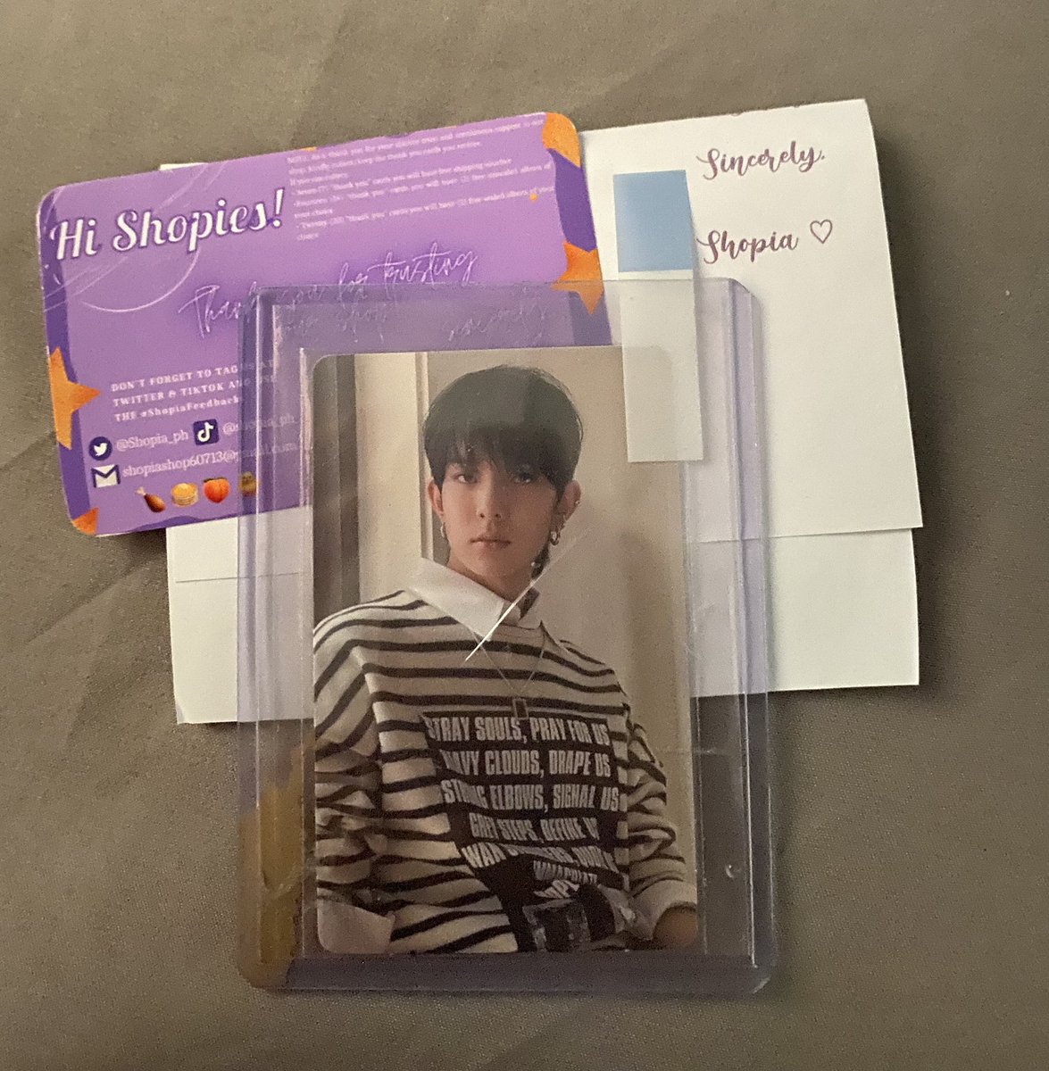 panjakecarts's tweet photo. heeseung pogi came home <33 thank you so much @Shopia_ph #ShopiaFeedbacks (ps: di po scratch yon, may fold lang sa pc sleeve. Overall the pc is safe and no scratches) https://t.co/FFB17pIEVD