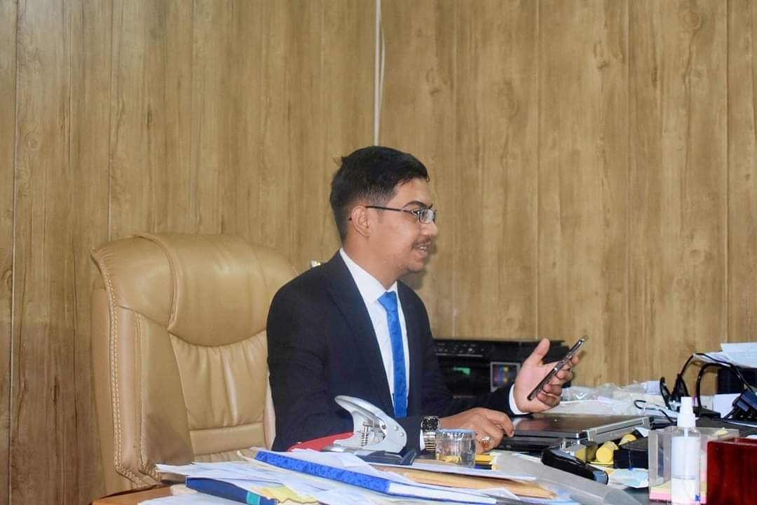 🔹 ليس عليك أن تقنع الناس جميعاً بما يحدث ، ولكن عليك أن تقول للناس ما تراه أنه حق ..

🔹 لازم نیست همه را متقاعد کنید که چه اتفاقی می افتد ، بلکه باید آنچه را که فکر می کنید درست است به مردم بگویید ..

#صلاح_الطائي