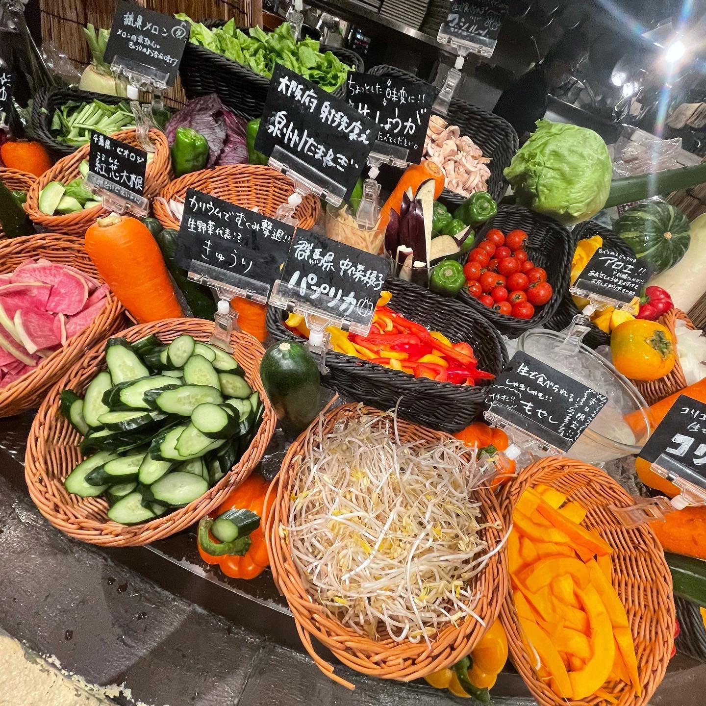 農家の台所 新宿３丁目店 冬野菜が一番美味しい時期突入 拡散希望 非常事態宣言明け記念 8がつく日は野菜の日 今回は前倒します 自家製梅酒と旬の日本酒 ハイボールもつけて 一杯飲んでも1円 三杯飲んでも1円 飲み放題フェア 10月4日