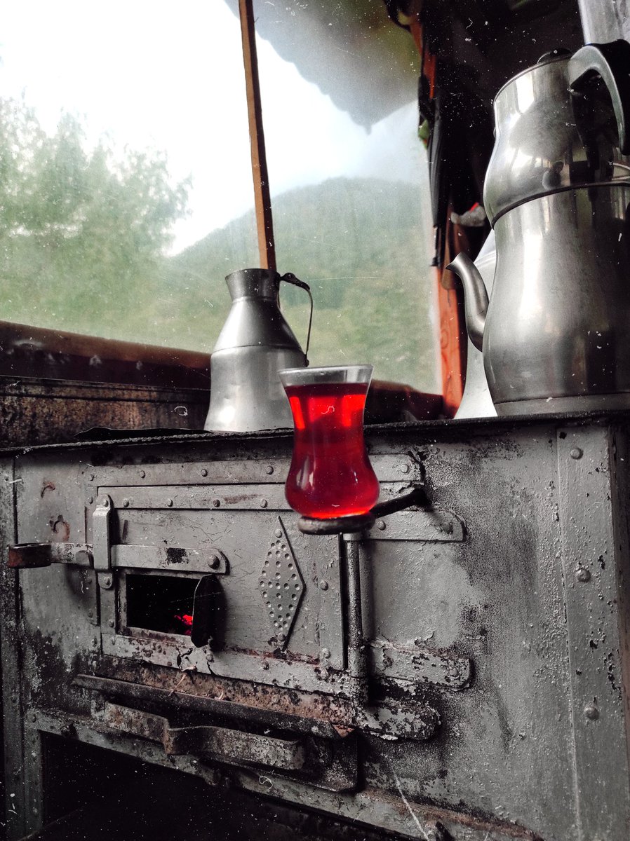 “Sonra bir bakmışız, tüm taşlar yerine oturmuş. Kafanda her şey sessizleşmiş, sorularının cevaplarını da almışsın. Oluruna varmış, zaten ne yapsan da oluruna varırmış.