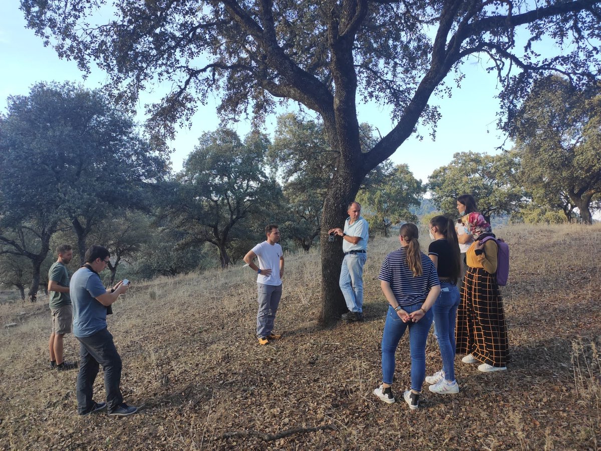 El pasado jueves fue un buen día de campo con los alumnos en Sierra Morena, teníamos ganas de volver a salir así! 📸