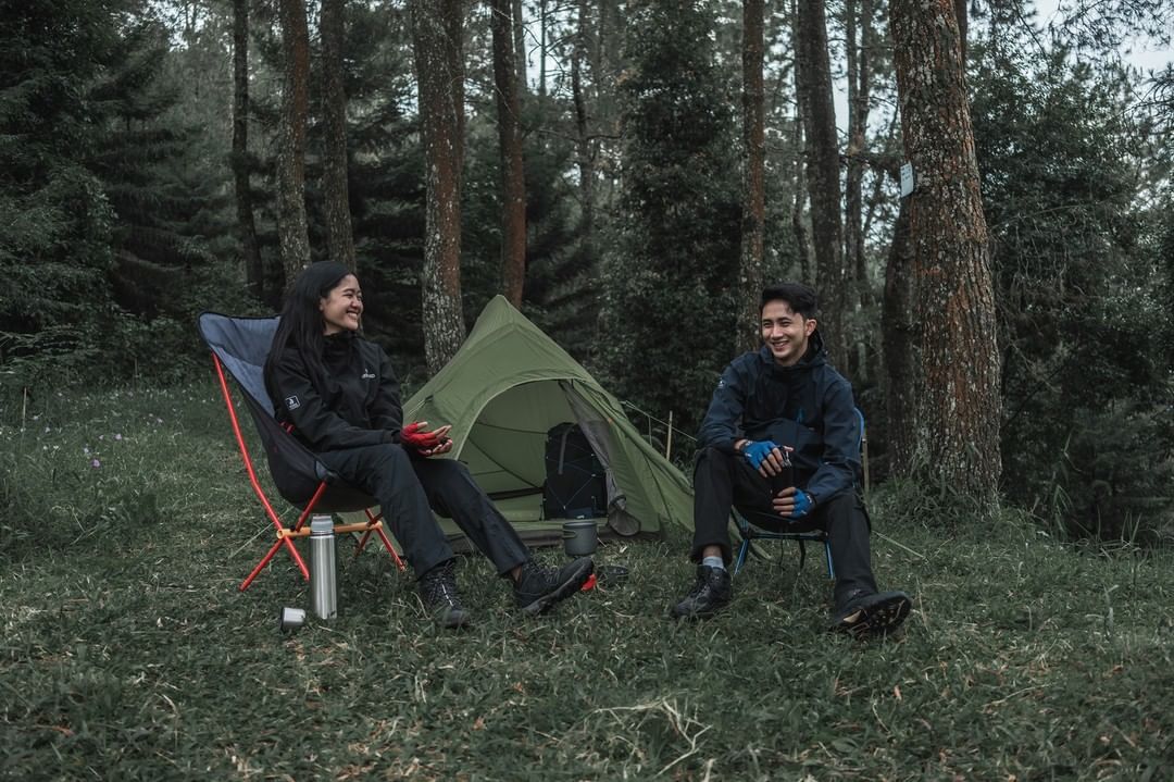 "Sahabat sejati bukanlah mereka yang memiliki banyak persamaan, tapi mereka yang memiliki pengertian terhadap setiap perbedaan."

#cozmeed #cozmeeder #LifetimeBrotherhood #cozmeedgear #nature #folk #hiking