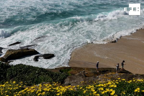 Nueva Zelanda abandona su estrategia de eliminación total de la covid-19. 

bit.ly/3De5YEB