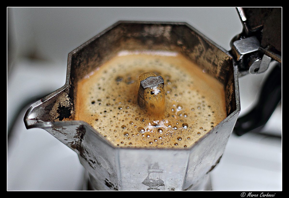 Ciao Twitter. Café ? Caffè !
#CasaLettori <a href="/CasaLettori/">Casa Lettori</a> 
#MondayMotivaton