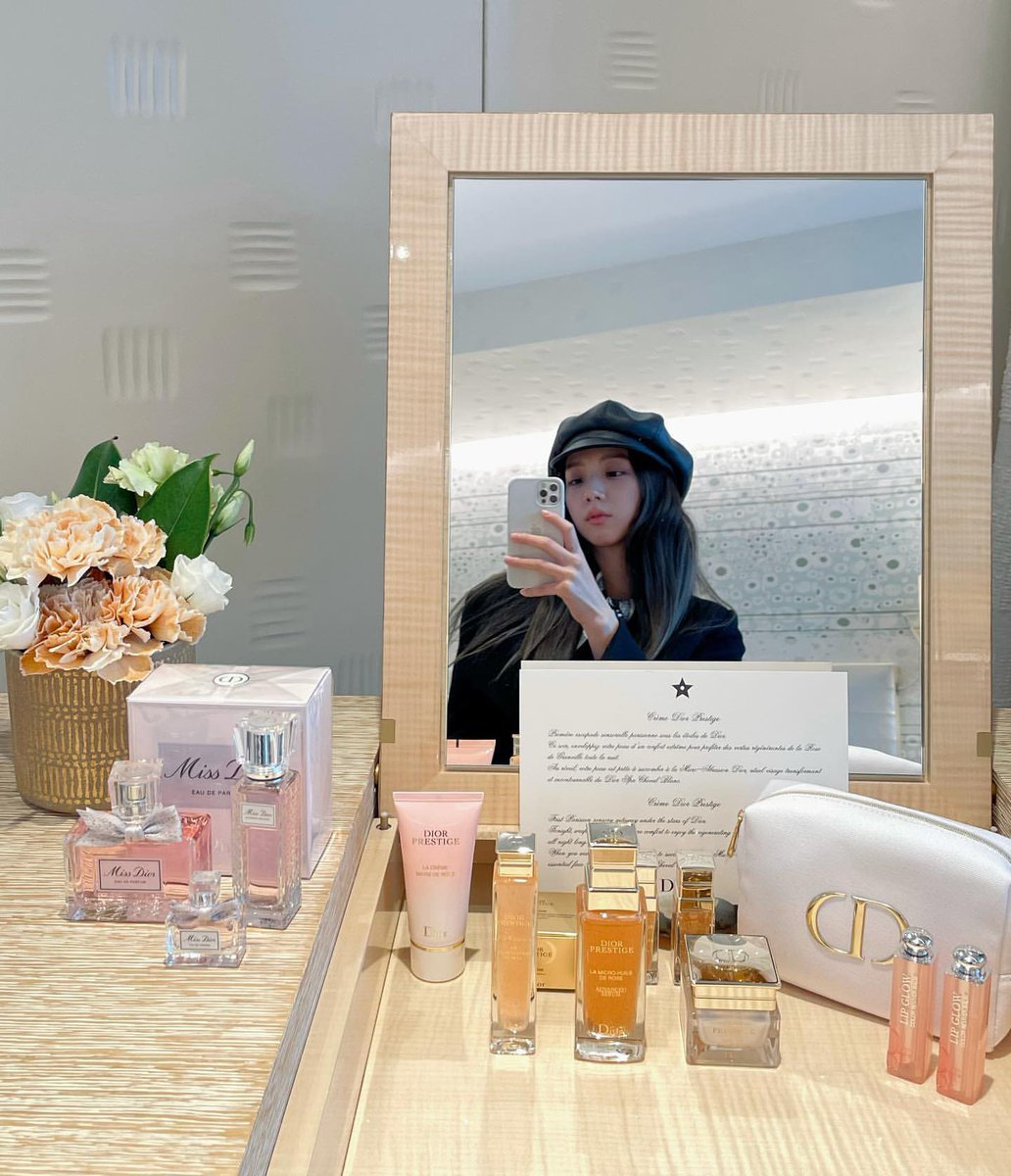 blackpinkbabo's tweet photo. Jisoo IG update 🐢🐰 @Blackpink 

‘Thank you @.diorbeauty for showing me the very best of Paris! Amazing food, exquisite rooms and of course, the mezmerizing Dior Beauty Spa🌟’

#JISOO #지수 #BLACKPINK https://t.co/HAlGsex3yb