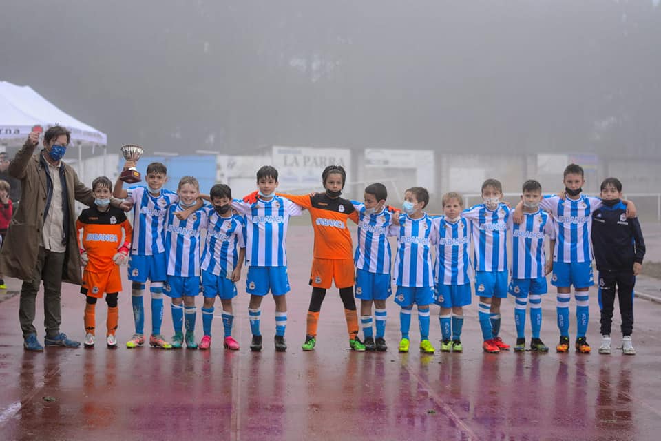 CidadeRibeira's tweet photo. O brillante campeón da categoría Benxamín do Torneo @concelloribeira, celebrado no xornada do sábado, foi o @RCDeportivo. Noraboa https://t.co/WXjrhsliv3