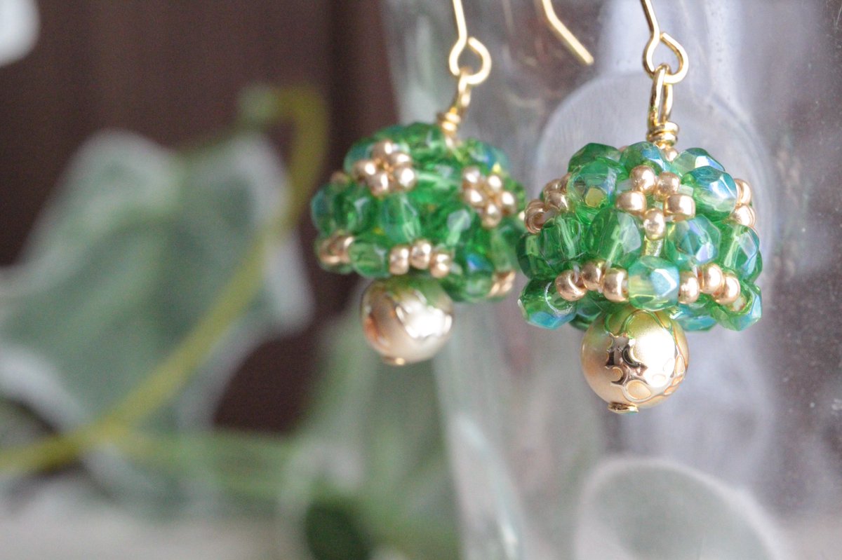 Tentomushishop's tweet photo. 前回撮れなかったミニキラリノコピアス、今日は間に合いました(*´艸`*)
ちっさー！かわいー！みどーり！ https://t.co/gZRt02SSiB