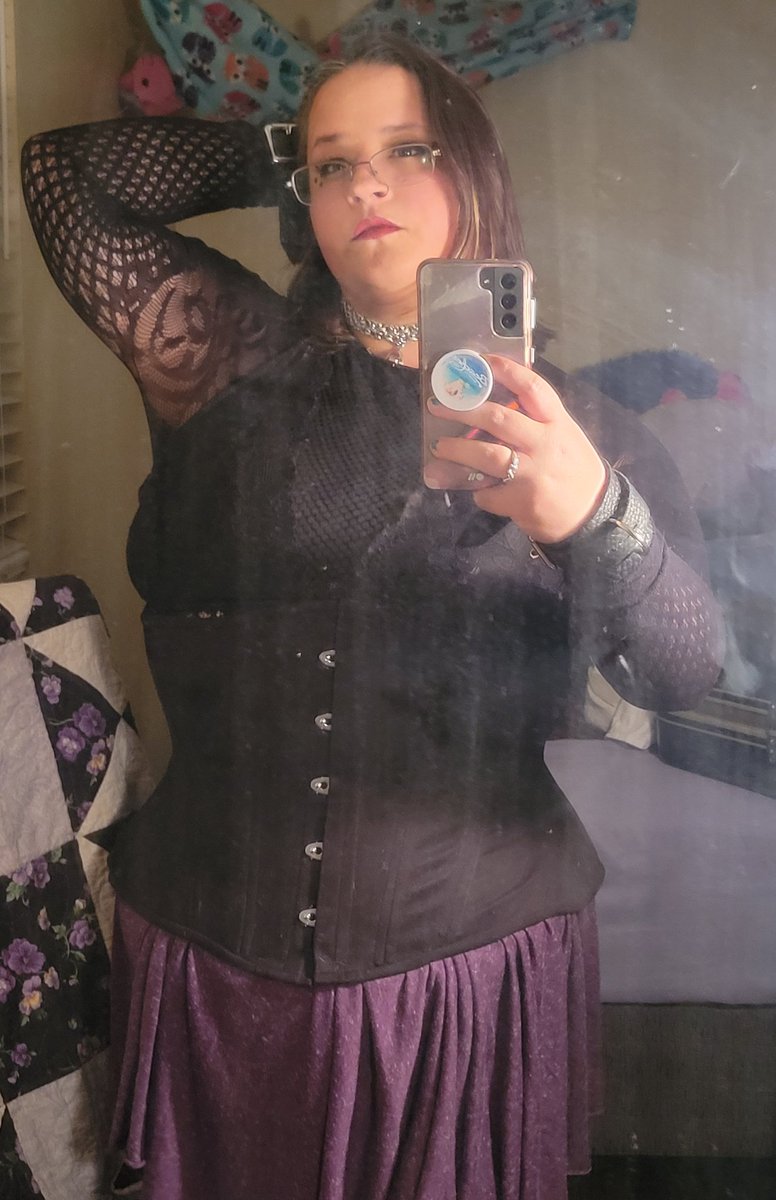 CynPoised's tweet photo. Pretty awesome outfit for the bar Saturday https://t.co/OSiacX54Fu