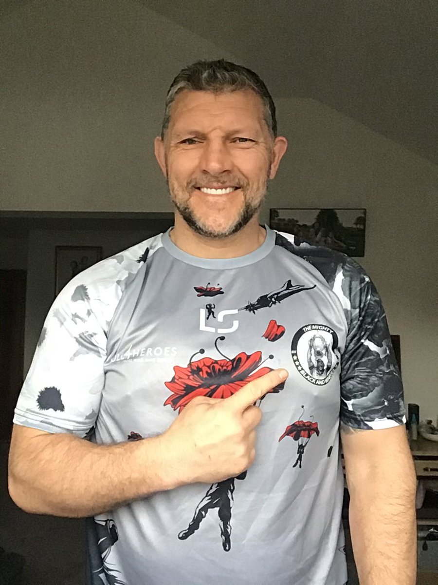TMBAW1865's tweet photo. Good Morning Faithful 🙋🏁
@RLBarrieMc10 wearing his #TMBAW @hull4heroes #CharityShirt with pride 🇬🇧
@Lammy_sports ❤️
Available to pre-order here: https://t.co/cMsZtdeKVy https://t.co/oXIfWf28qq