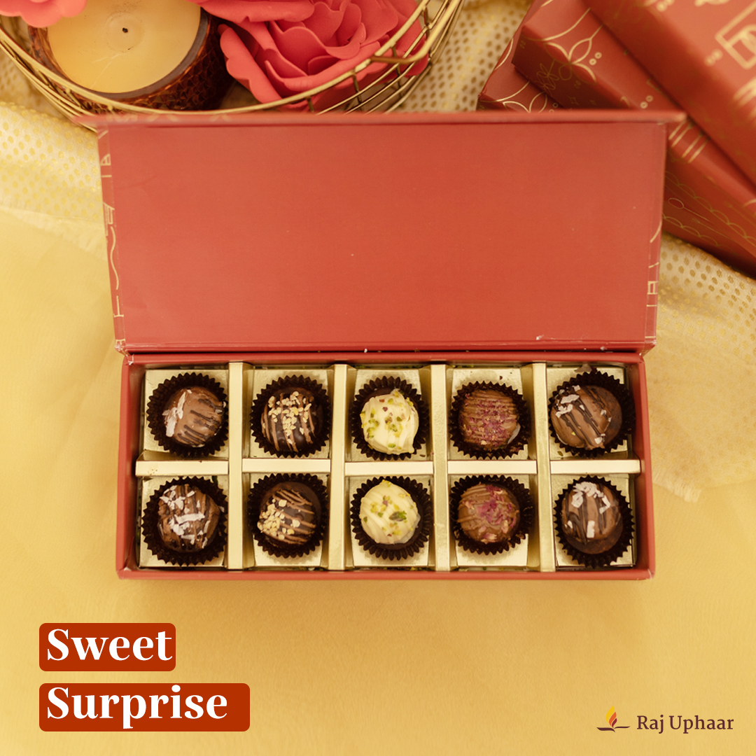RajUphaar's tweet photo. The wait is finally over!
Check out Raj Uphaar's Diwali collection, covering a wide variety of confectioneries, savouries and fragrances!
Shop now: https://t.co/CspisyNsQE
#RajUphaarDiwali #BuyGoodDoGood
#diwalihampers #hamperbox #hampers #hamperreveal #diwalidecorations https://t.co/D7OlsGBh9s