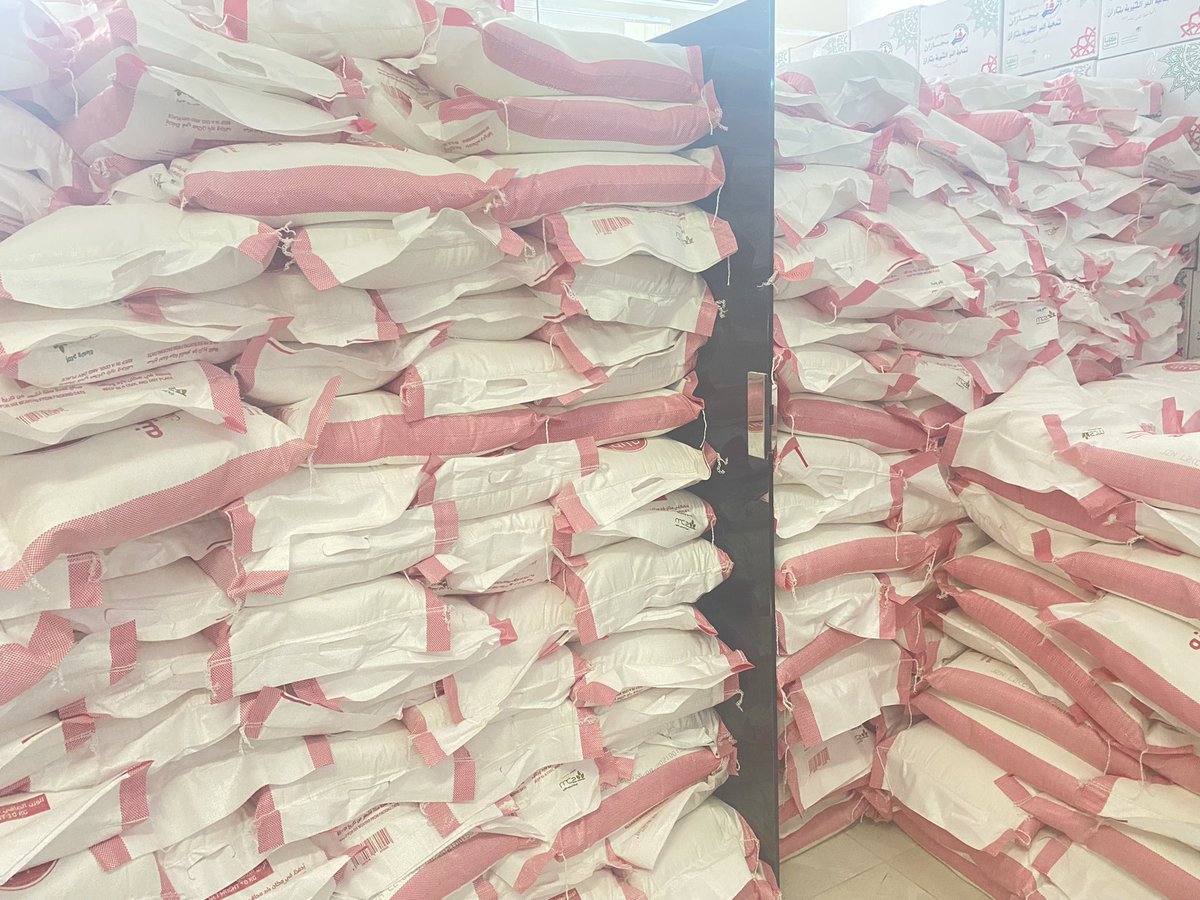 في تكامل وتعاون بين جمعيات المنطقة
#استقبلت <a href="/bir_aboarish/">الجمعية الخيرية بأبي عريش</a> عدد 700 سلة غذائية و 2000 كيس دقيق لمستفيدين الجمعية من الأشد إحتياجاً من مستفيديها وذلك بدعم <a href="/Ber_Jazan/">جمعية البر بجازان</a> من بر جازان سائلين الله تعالى أن يجزيهم خير الجزاء على ماقدموه
<a href="/HRSD_SA/">وزارة الموارد البشرية والتنمية الاجتماعية</a> <a href="/SPAregions/">واس العام</a> <a href="/AlArabiya/">العربية</a> 
#القطاع_الثالث