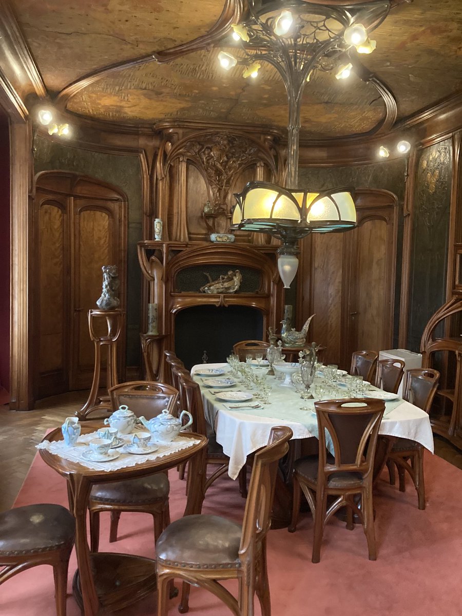 emmasoie's tweet photo. Mon week-end art nouveau à #nancy est fini, il m’est prescrit en cure annuelle, la beauté est plus qu’une promesse de bonheur #proust, c’est le bonheur #villamajorelle #varlin #henrisauvage #emilegalle #ecoledenancy #daum https://t.co/cT4vdznbFf