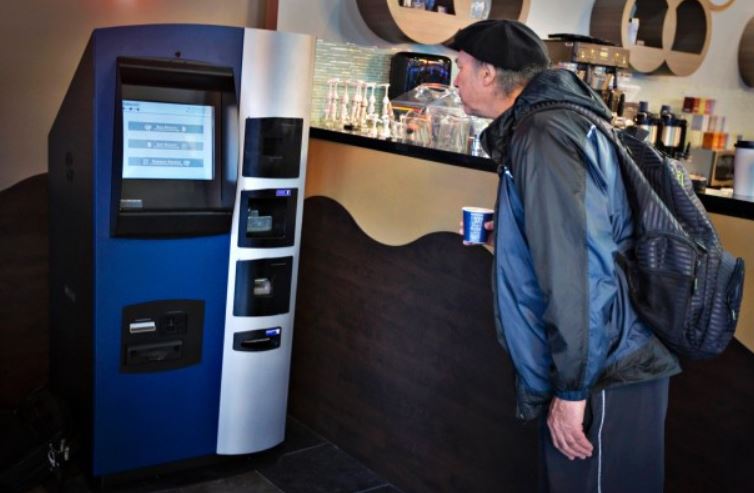Sunday I saw an old ATM at the Hamburger Museum: The first #bitcoin ATM was installed at a Vancouver coffee shop in 2013. Since time is flying faster in the #world4.0, it may already be time to expose the first bitcoin ATM. Would be a nice scenery for my  darkbankerin.de.