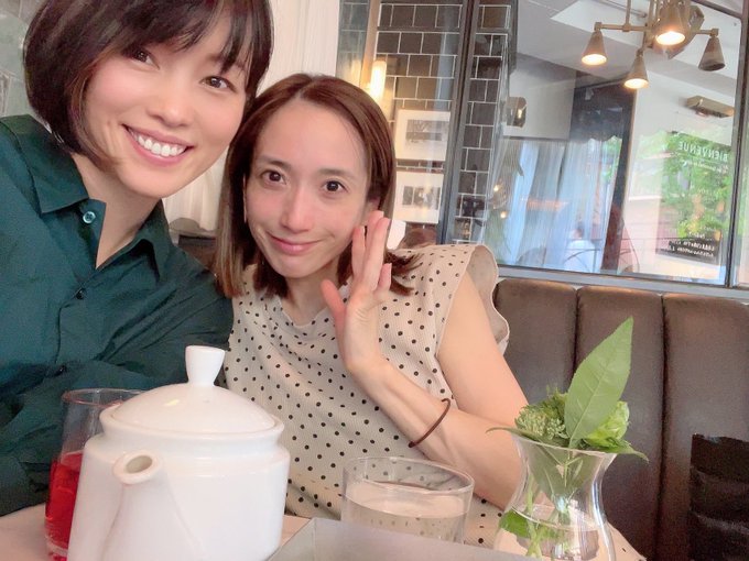 ほのちゃんとヨガ行ったよ🧘&zwj;♀️🧘&zwj;♀️💓 新しい髪型可愛い😍 https://t.co/CBR4WGd7z6