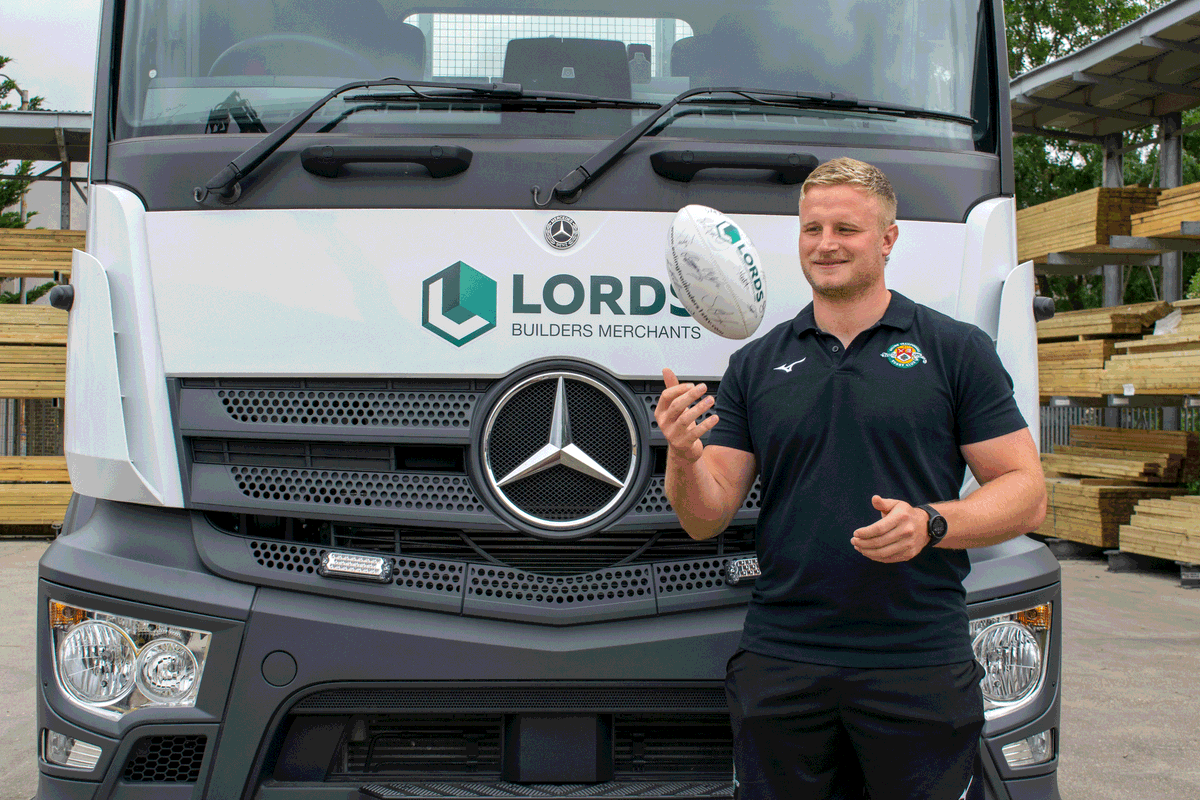 LordsBuildersM's tweet photo. Can't keep your eyes off the ball?🏉Join our #giveaway and this #rugbyball signed by our friends at @ealingtfrugby together with tickets to a match of your choosing, could be yours! 💪Find more on our Facebook page.
#buildingmerchants #rugbytickets #rugbymatch #buildingmaterials https://t.co/YzHeYlal6Z
