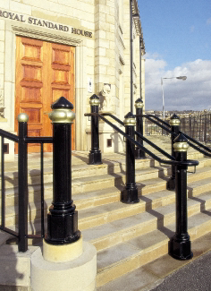 Boll_Ards's tweet photo. 100% #recycled cast iron post and rail and post and panel. 100% #UKManufacture. Turning old car brake discs into cast iron posts. @madeinyorks @MadeinBritainGB #ASF #Recycling #postandrail #railings https://t.co/rOsWSQFHki