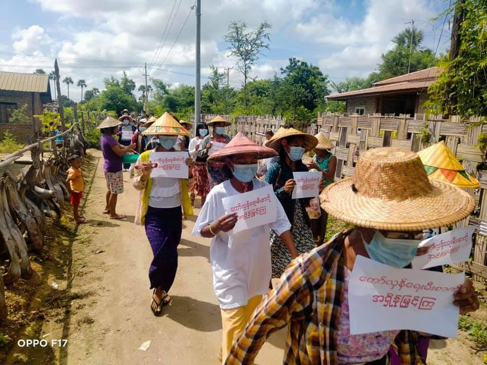 mia_ki1485's tweet photo. Multi-villages strike by locals of northern Salingyi &amp; eastern Yinmarpin Tsp was seen marching to show their unity against Genocidal Dictatorship. REFUGEES NEED HELP #Oct4Coup #WhatsHappeningInMyanmar https://t.co/ZoSZk7KsOR