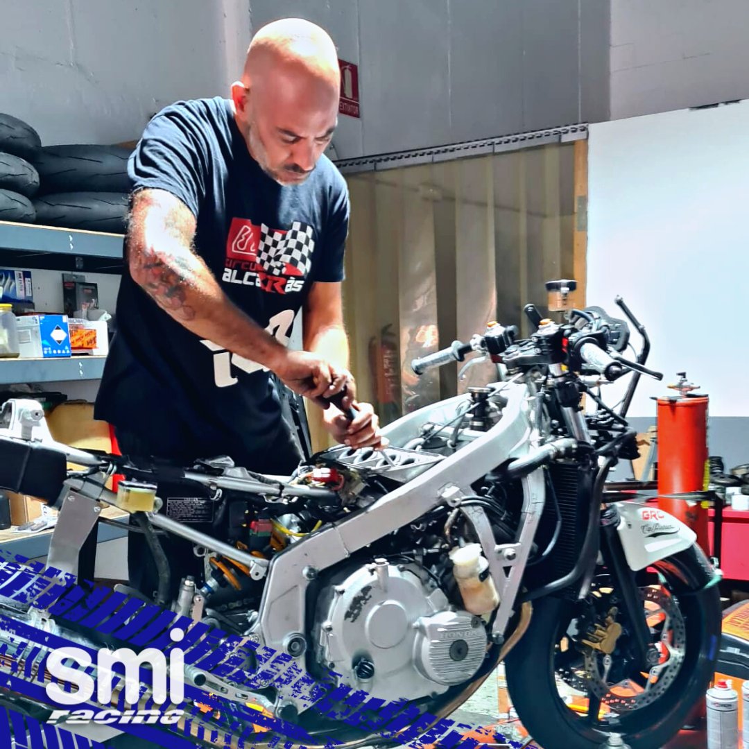 smi_racing's tweet photo. Posada a punt de la moto
---
Puesta a punto de la moto
.
@jjulianesteban @ttutusaus @ezekiel28r #copacatalanaresistenciaclasicaclassiques #motosclasicas #circuitcalafat #smi2000_sl #olivatorras #cordellasautoescuela #honda https://t.co/0mqk0neBA3