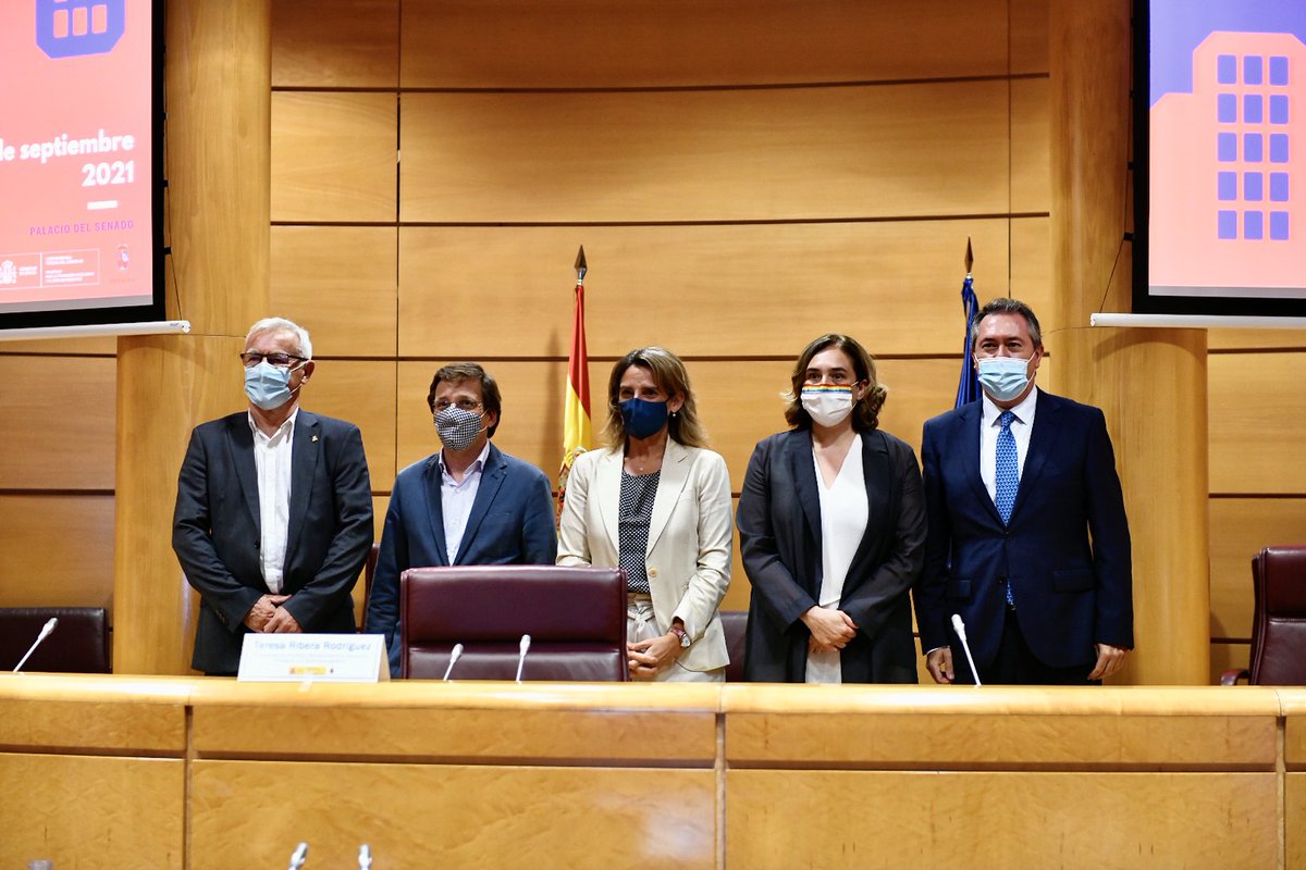 Here it is a declaration to apply in Spain the European mission of reaching 100 climatically neutral cities before 2030

Signed by <a href="/bcn_ajuntament/">Ajuntament de Barcelona</a> <a href="/MADRID/">Ayuntamiento Madrid</a> <a href="/Ayto_Sevilla/">Ayuntamiento de Sevilla</a> and <a href="/AjuntamentVLC/">Ajuntament València</a> for now

diadespues.org/evento/barcelo…

#EUmissions