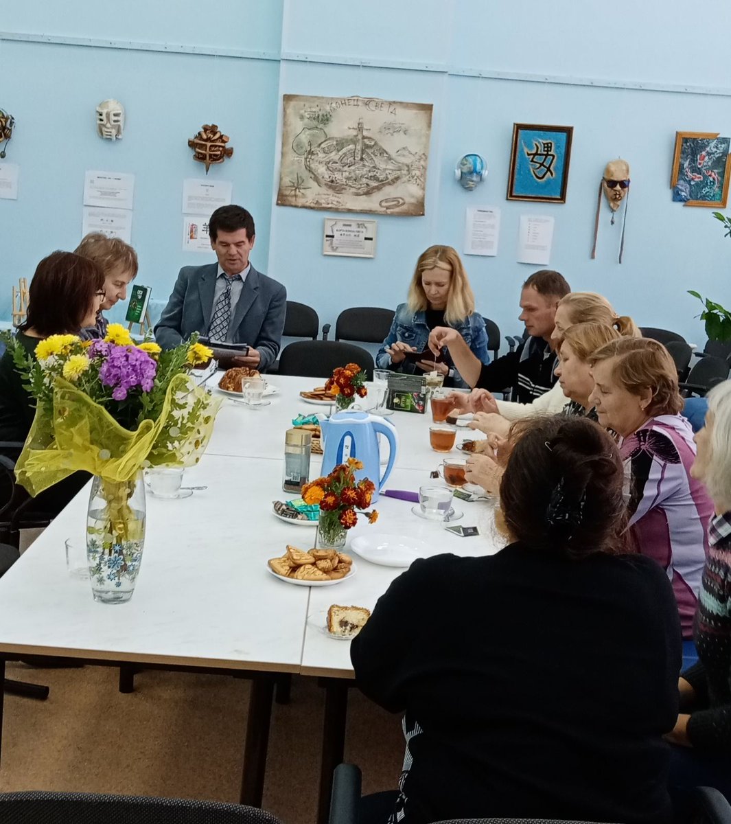 01.10.2021г Отделением социальной реабилитации м. р. Волжский совместно с ДК "Заволжье" проведено мероприятие "Встреча в Арт-кафе", посвящено Дню Пожилого человека "Мудрой осени счастливые моменты".   В мероприятии приняли участие Серебряные волонтеры.