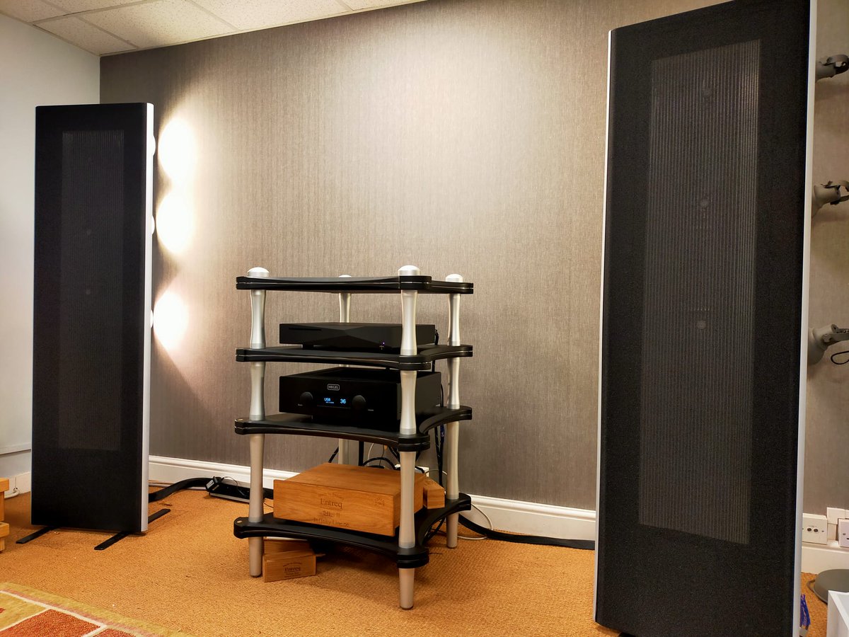 HomeMediaLtd's tweet image. Today we are highlighting our latest loudspeaker, the @magnepan 1.7i, pictured here with a @Hegel_Music H390 amplifier and @Innuos ZENith MK3 music server! Do you want a smoother, more relaxed sound for you to enjoy? Then this is perfect setup for you… bit.ly/3om3rUI