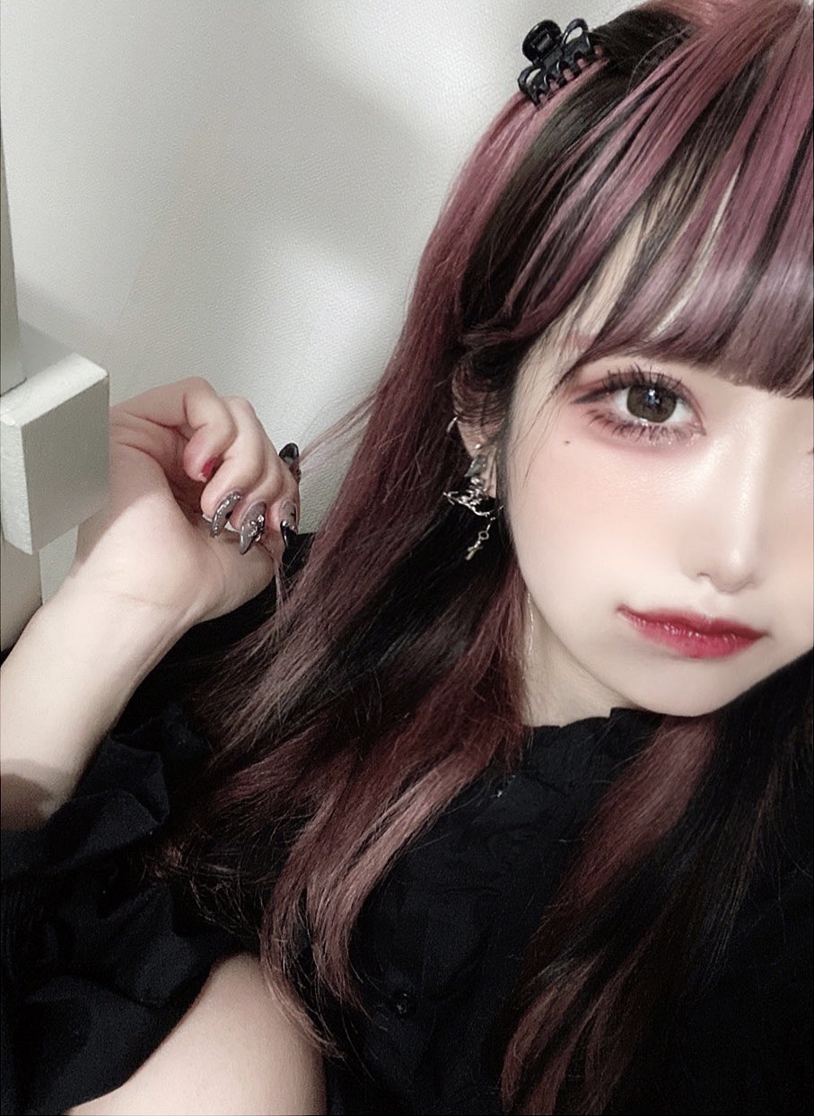 تويتر Liii 絵とコスメの人 على تويتر Rt Liii Riii この髪色地雷メイクめっちゃ合う T Co Qcfvj0yzga