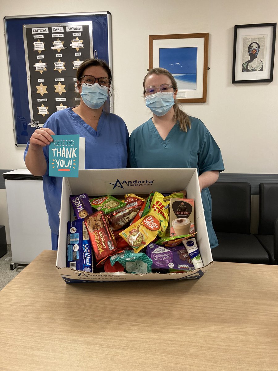 laraBaxter69's tweet photo. 🤩 Wow thank you so much for this generous gift box 📦 from ward 117. Their staff should be commended for there continuous kind support for our team who are battling Covid in pods 3&amp;4. Much appreciated xx #KindnessMatters @UHNM_NHS @SandraBarring12 @TracyBullock12 @jillbogucki https://t.co/mfz9FTezDZ