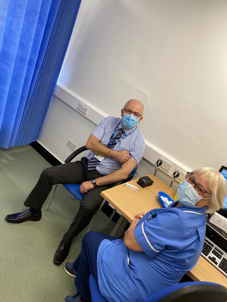kirsty_ipc's tweet photo. Who better to kick start our @LCHNHSTrust staff flu campaign. Lovely to see Dom this morning, always cheers us up ๐ @Thea_Stein @stephlawrence5 @liz_grogan #flucampaign #protect #flu ๐๐ https://t.co/Y0yl92mwg1