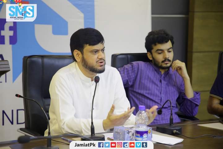 JamiatPK's tweet image. Mr. @umairidrees152 General Manager Media &amp;amp; Marketing @AlkhidmatOrg Welcomed at 5th Annual #SocialMediaSummit2021.
He Addressed the participants of #SMS2021 on topic of &quot;Campaign Development&quot;.
Mr. Adil Fiaz (Spokesperson IJT) Presented Shield to our guest Mr. Umair Idrees.