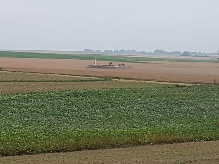 BBTLLP's tweet photo. #PicOfTheDay Well off the beaten track & very much secluded, in the fields of the village of #Lechelle is #FivePoints @CWGC #Cemetery #PasDeCalais #France.Just over 100 men now stand easy here, many being buried by #FieldAmbulance & #CCS stationed here in 1918 #WeWillRememberThem https://t.co/tm3X3diKCA