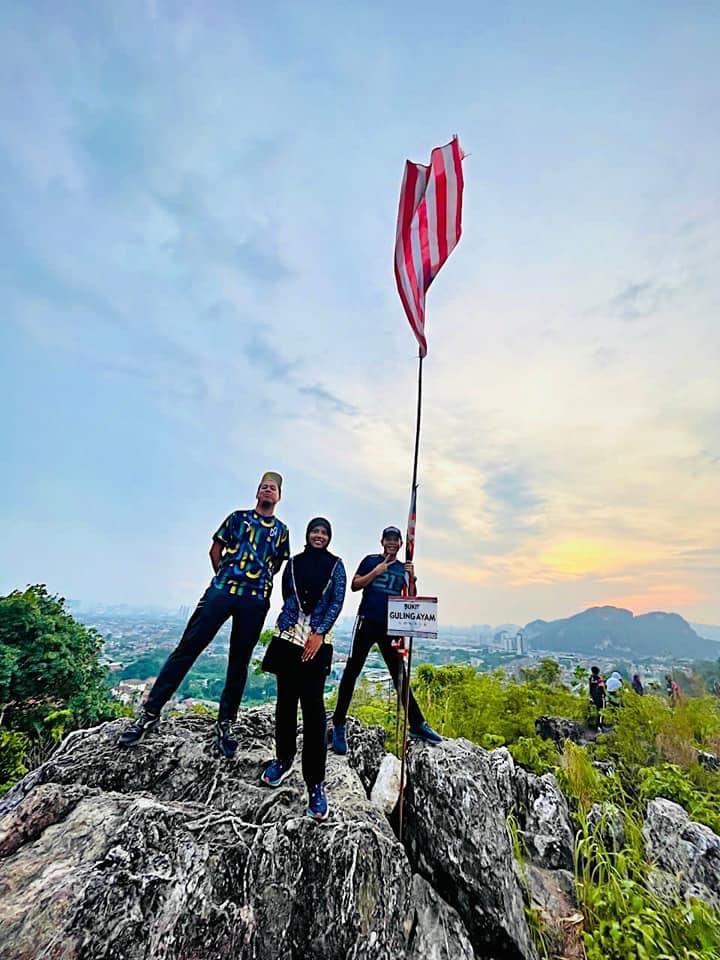 Bukit guling ayam