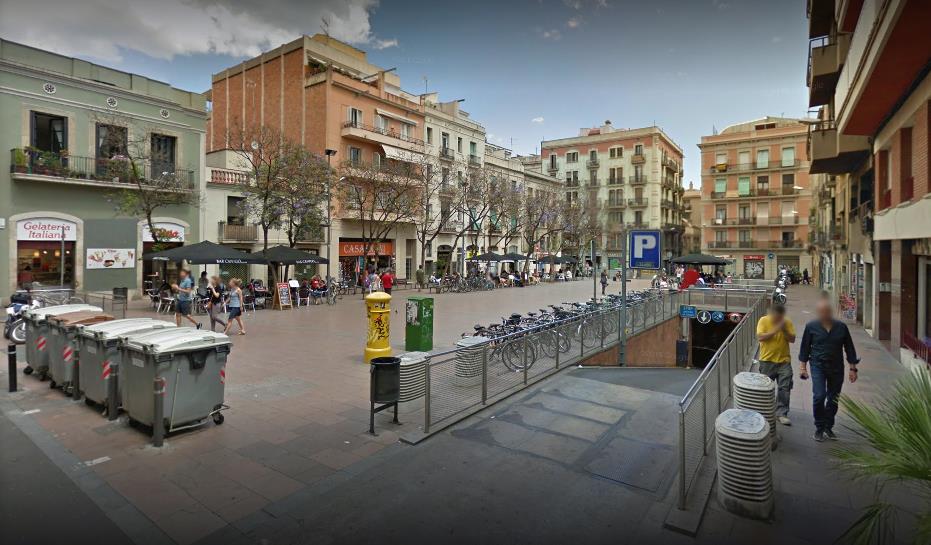 EvaOlivaresb's tweet photo. ES VEN plaça d'aparcament a la Plaça Revolució a Gràcia (Barcelona). Es tracta d'una plaça apte per a cotxe gran i té ascensor. Preu per DM. Si compartiu em feu un favor 🤗 https://t.co/hsVn9Aucwi