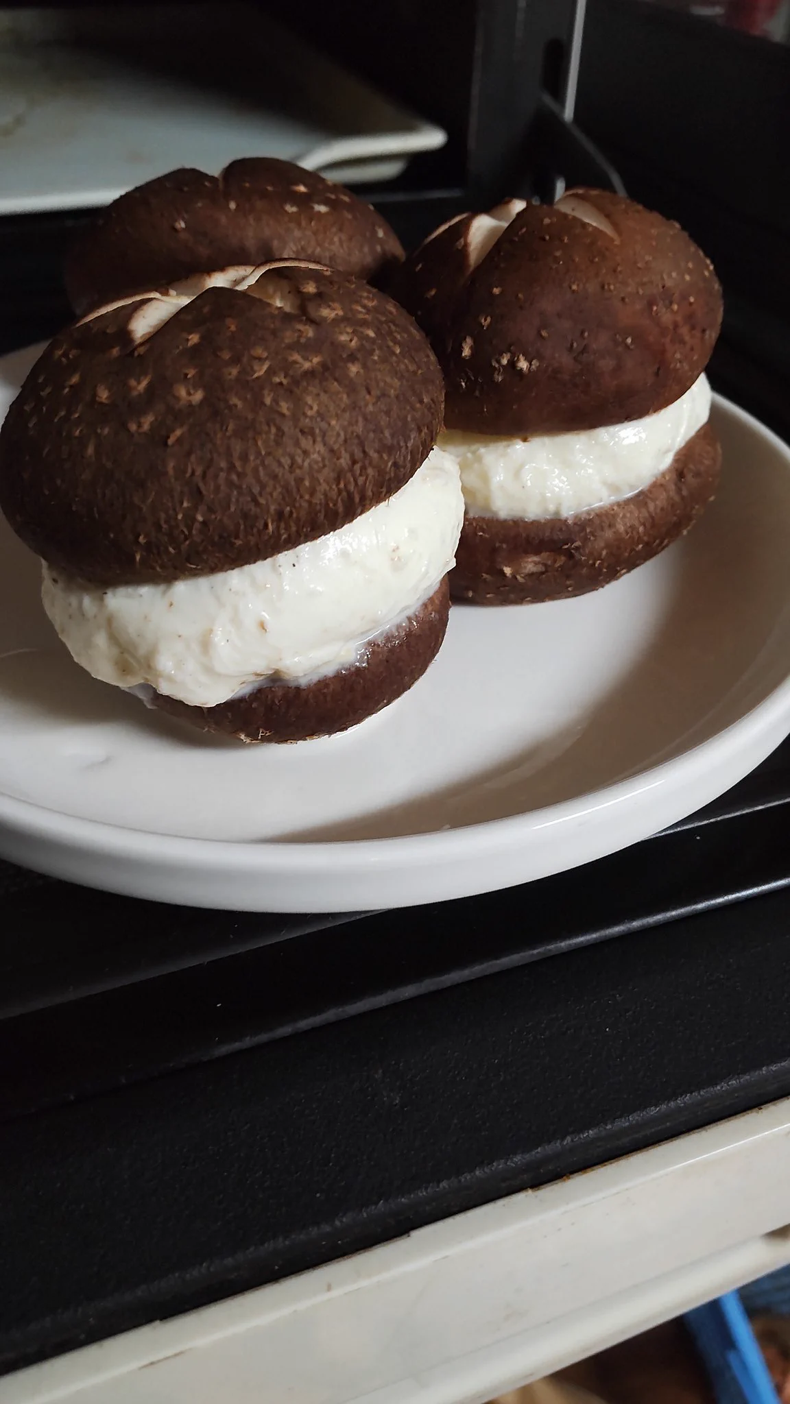マリトッツォを椎茸で真似したらカワイイと思って？カマンベールで作った結果www
