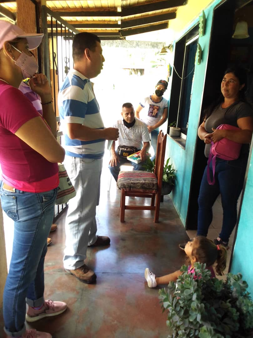 PsuvOrgTa24's tweet photo. Nuestro próximo alcalde al #McpioFcodeMiranda @AnthonyCartier visitando y conversando con nuestras comunidades @FreddyBernal @PSUVTachira @PartidoPSUV #VacunaciónAbierta https://t.co/y53TNDHHF1