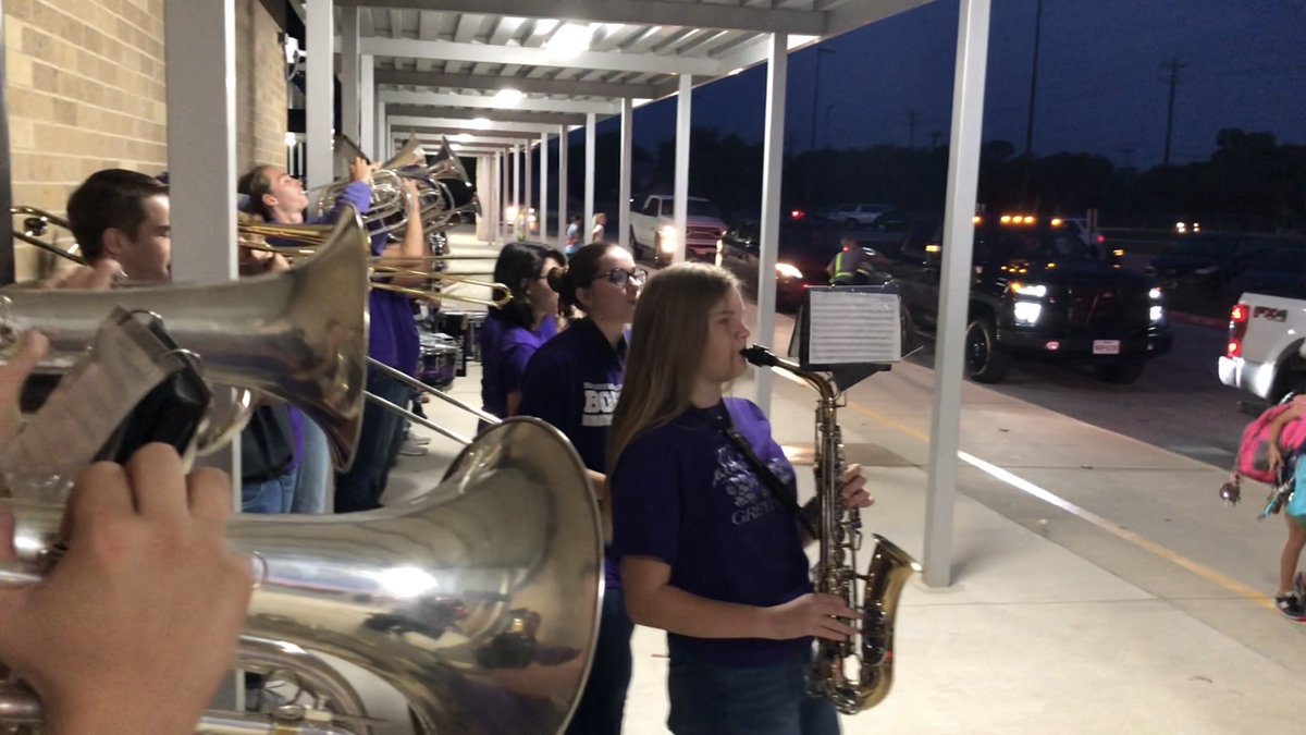 BoerneFineArts's tweet photo. Spreading fun this morning with a select group of @boernehighschool Band students marching the halls at @curingtonelem - Happy Monday! https://t.co/UIkQo0AX8w