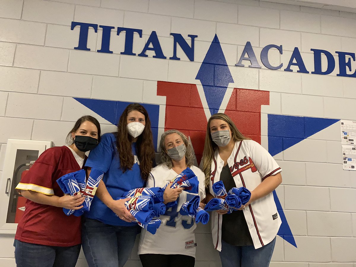 mathdfender's tweet image. Thank you to our caring counselor for  the love and enthusiasm AND great t-shirts for Bullying Awareness😍🌟#seeme @MHSTitans @McDowell590