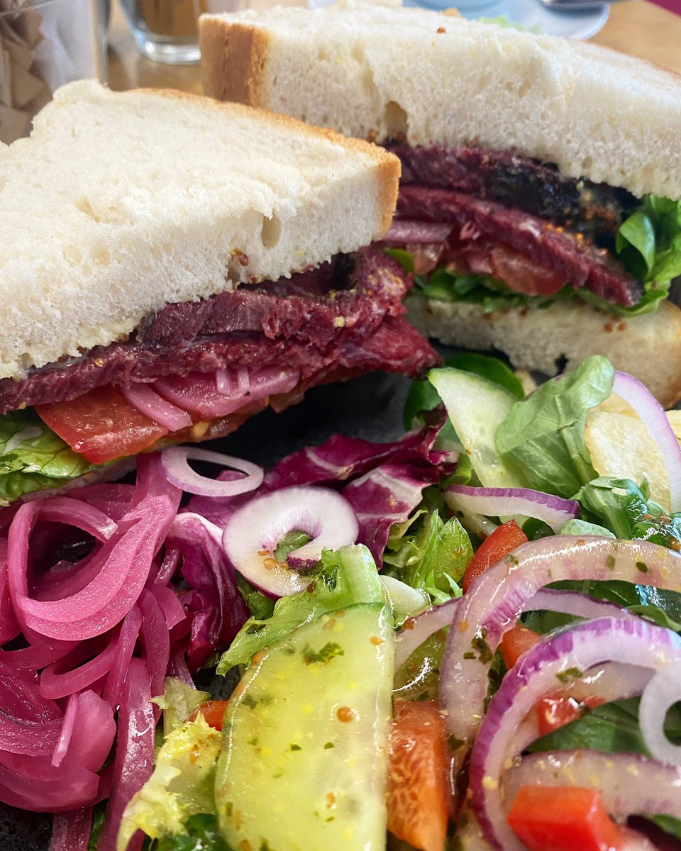 Wagyu pastrami.
Pickled onion.
Truffle mustard.
Fries.
One central square.
Eastern business park. #wagyu <a href="/HWBeef/">HWBeef</a> #pastrami