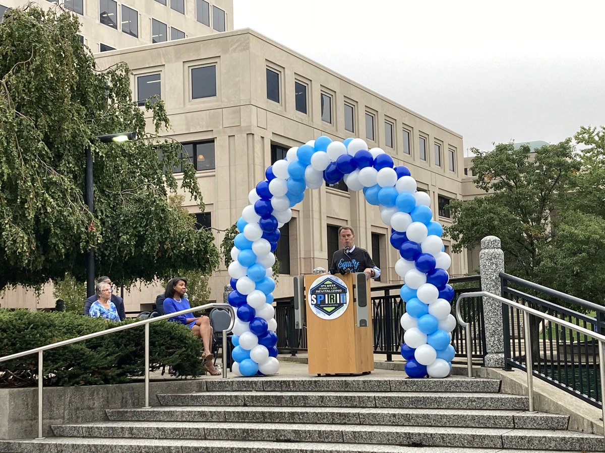 IndyMayorJoe's tweet photo. This morning I was proud to join @IPSSchools to help kick off #IPSWeek. Our public schools have influenced generations of Indy students into the leaders who have shaped our city. This week we recognize that proud tradition and highlight the life-changing work going on today. https://t.co/KQmkTr45lT