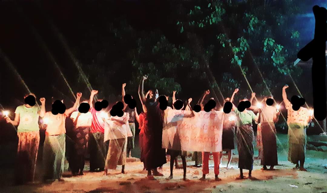 KaungKhantHto10's tweet photo. Pyikyitakon Night Strike in Mandalay protesting against military dictatorship and fighting for democracy despite daily terrorist’s brutal crackdowns.

REFUGEES  NEED HELP

#Oct4Coup
#WhatsHappeningInMyanmar https://t.co/53QNaXyNgc