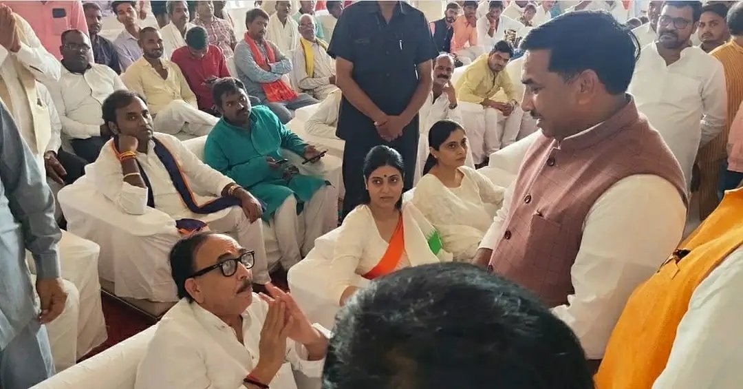 rssinghpatelbjp's tweet photo. अपना दल(एस) के कार्यकारी राष्ट्रीय अध्यक्ष एवं विधान परिषद सदस्य श्री अशीष पटेल जी की स्वर्गीय माता जी एवं तथा केंद्र में राज्य मंत्री श्रीमती अनुप्रिया पटेल जी की सासू माँ जी की तेरहवीं संस्कार में सम्मिलित होकर विनम्र श्रद्धांजलि अर्पित की।
ॐ शांति https://t.co/wsPwX5UC0g