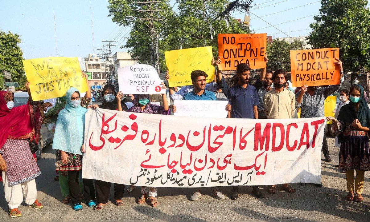 FrontStudents's tweet photo. #Lahore
Today's Protest against Online MDCAT .
Pre-medical and medical students along with activists of @FrontStudents @PSCollective_ @ptudcofficial other progressive orgnisations participated in the protest.
P.C @AunJafri1
#ReconductMDCATPhysically
#NoToPMC
#NoToNLE
#NoToMDCAT https://t.co/FgYudttwdx