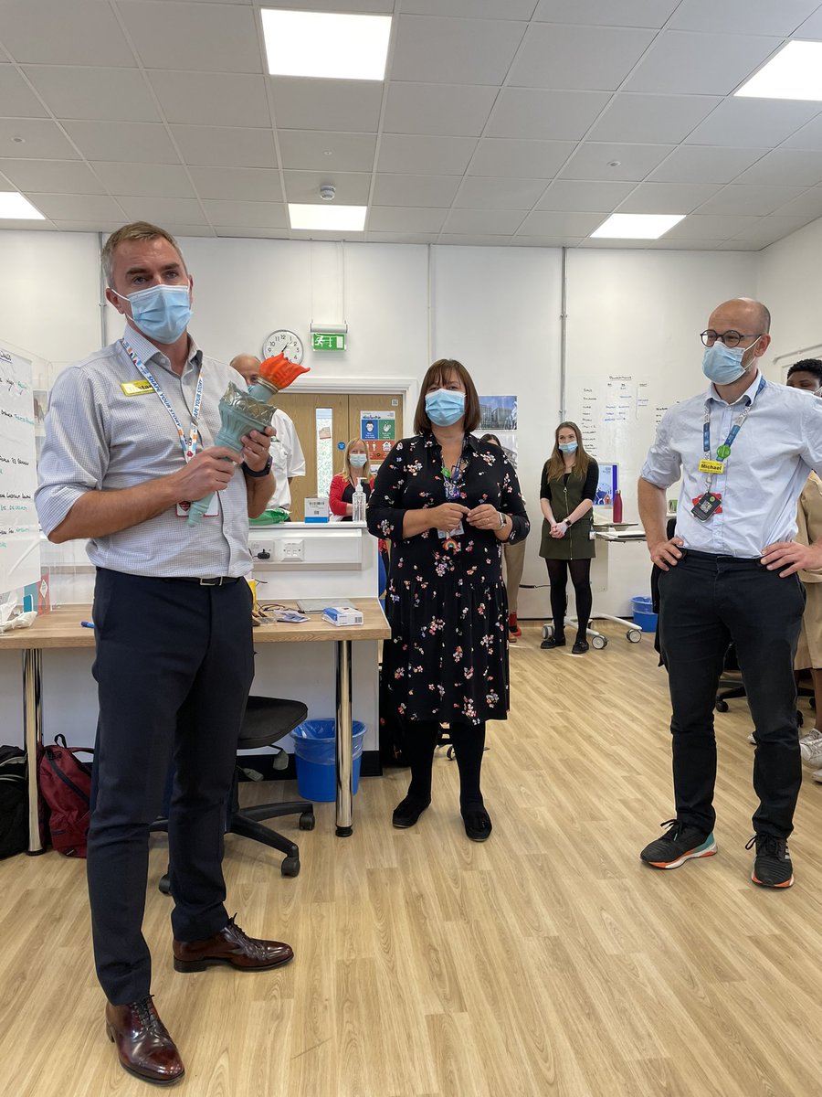 louisechicks1's tweet photo. Handing over the digital transformation torch from @micmoellerTH &amp; the @RoyalLondonHosp to @trissnrnurse &amp; the @WhippsCrossHosp - symbolising the power, energy &amp; benefits of the @BHWeConnect  @NHSBartsHealth group #teamwork #ITProud @Cerner https://t.co/pD9anUng0G