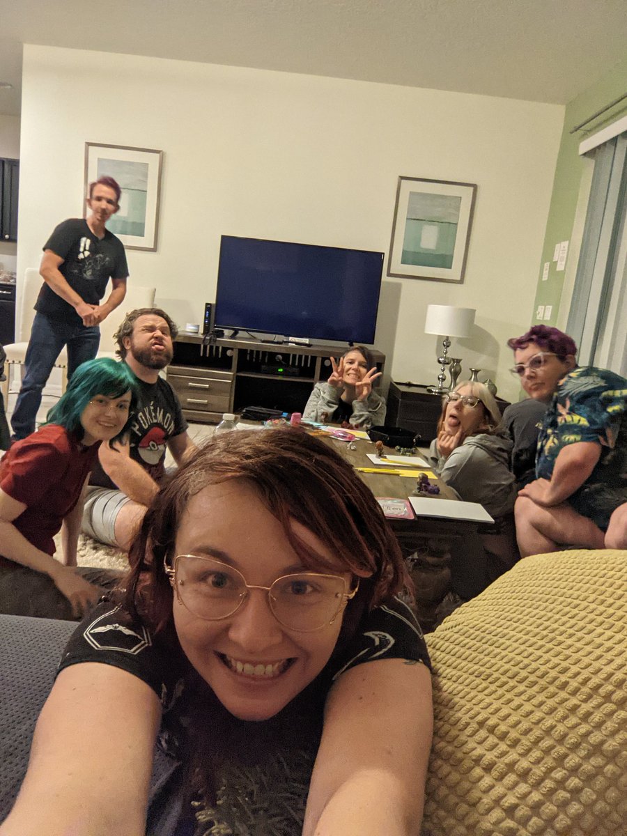 CosplayDeviants's tweet photo. Day zero was a success! The crew is all here safely. Today we begin the adventure! @ChanSterling_ @BunnieJade @RaenAria @StarlightSybil @HarthuluTTV Lizzie Darling https://t.co/V7S2nMG8e4