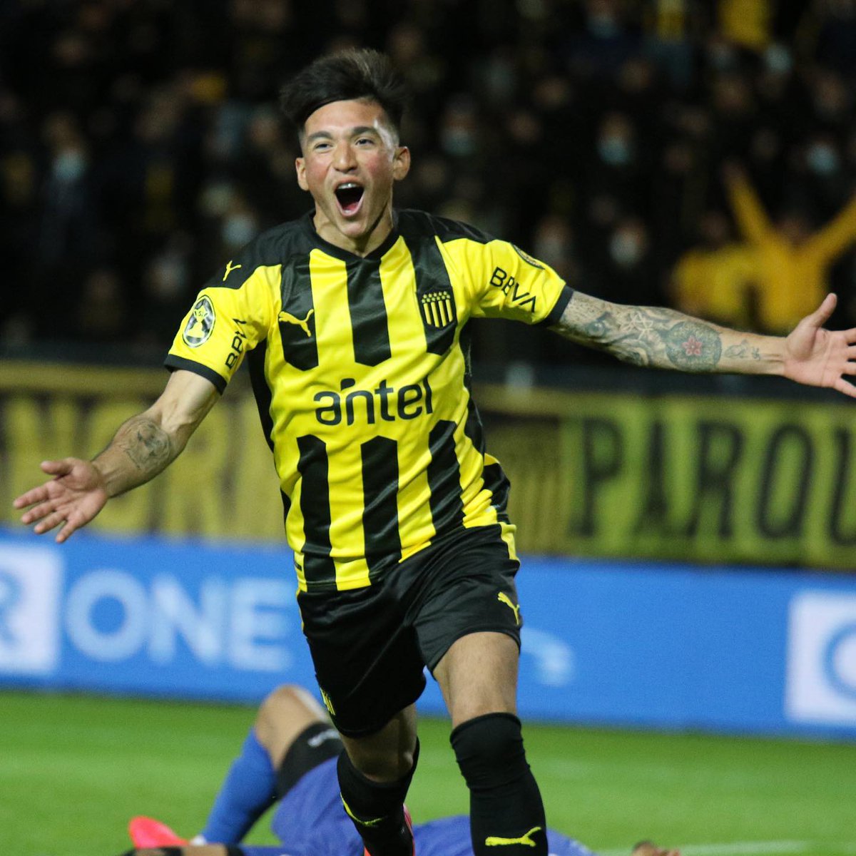 Es Lunes // Pero ganó Peñarol y está puntero.